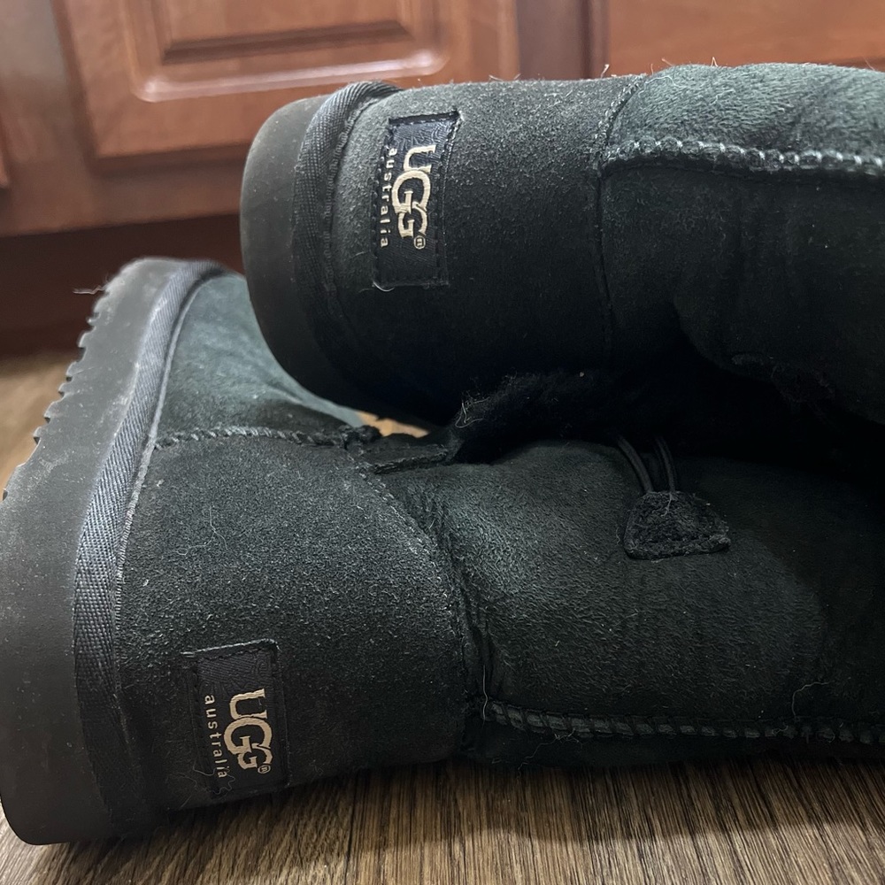 Ugg Australia Bailey Button - image 2